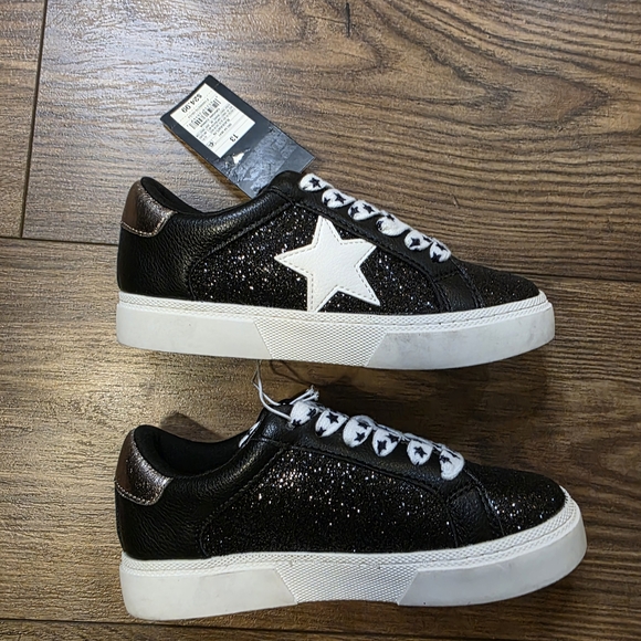 Youth Black Glitter Sneakers with Stars NWT - Picture 7 of 9